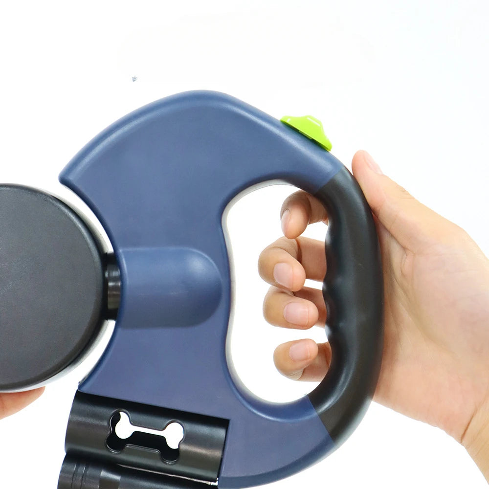 Automatic retractable leash with flashlight